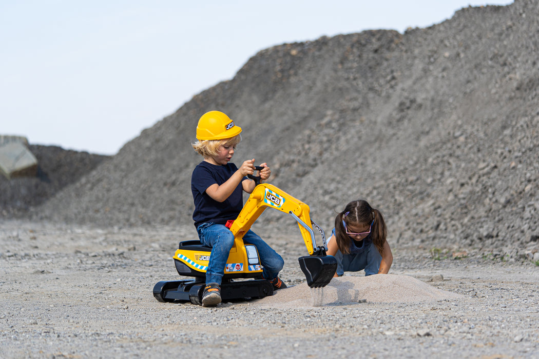 Sitzbagger JCB mit klappbarem Sitz und Helm