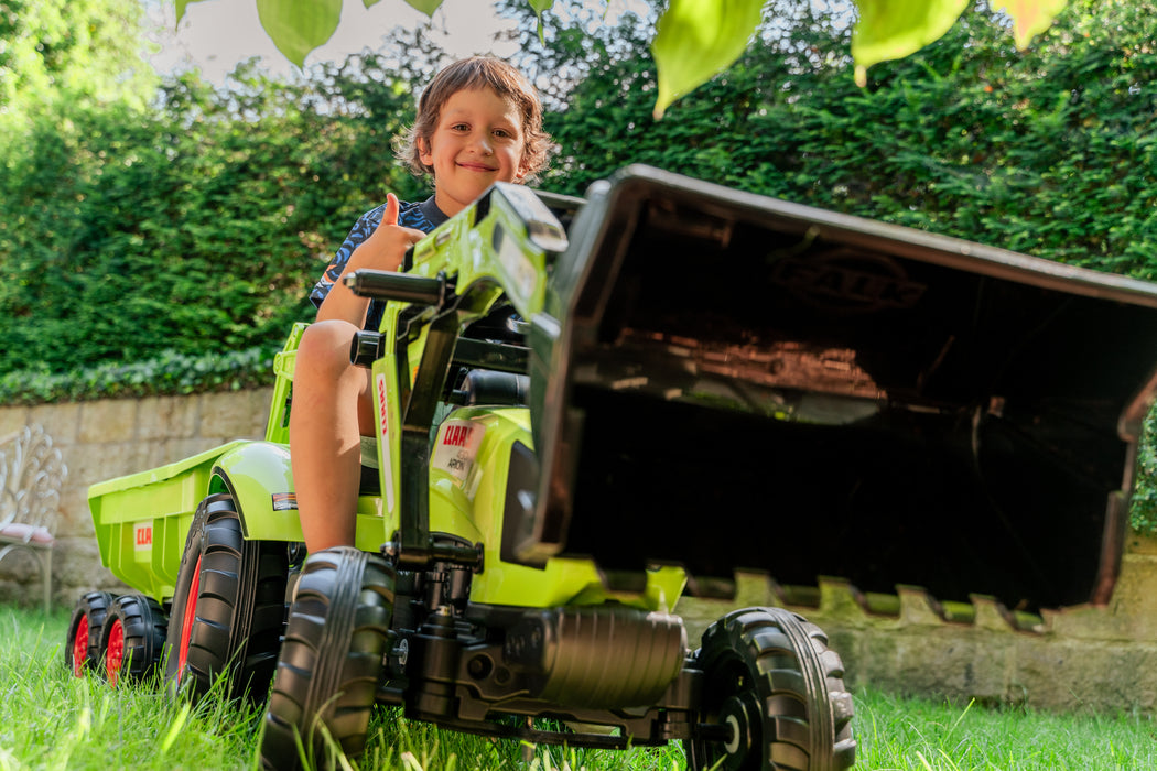 Trettraktor Claas mit Frontlader, Heckbagger und Anhänger