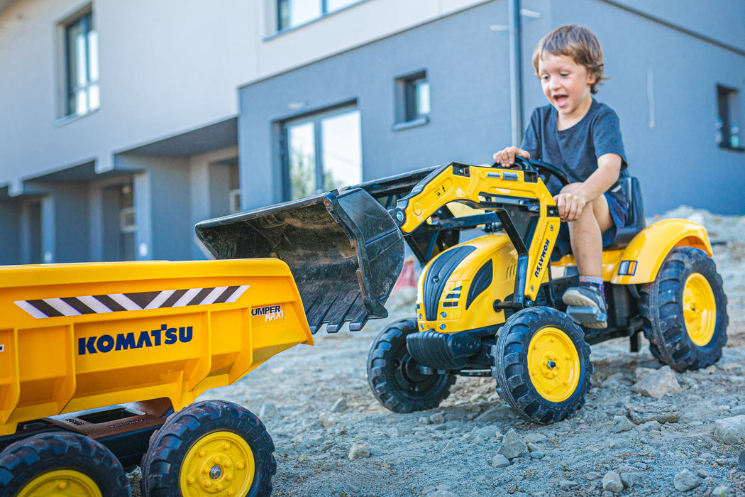 Trettraktor Komatsu mit Frontlader, Heckbagger und Maxi-Anhänger