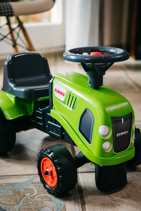 Lauftraktor Claas mit Anhänger Schaufel und Rechen