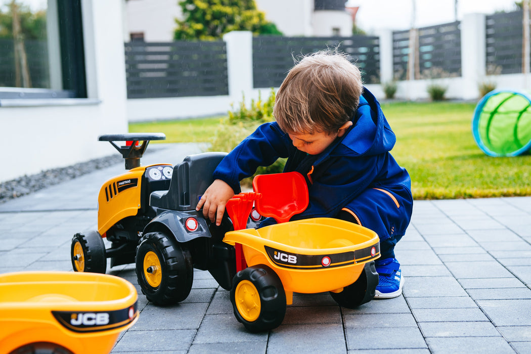 Lauftraktor JCB mit Anhänger Schaufel und Rechen