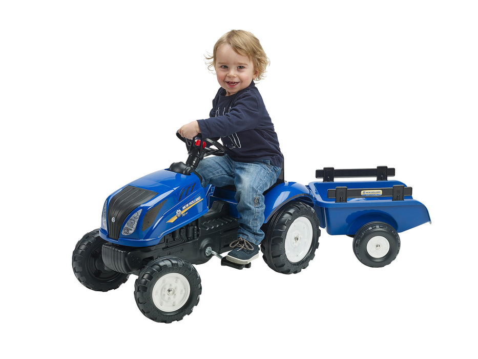 Trettraktor New Holland mit Anhänger