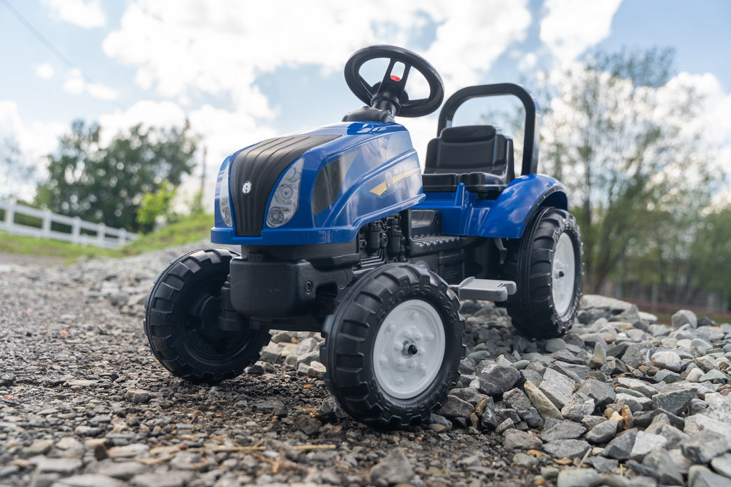 Trettraktor New Holland mit Anhänger