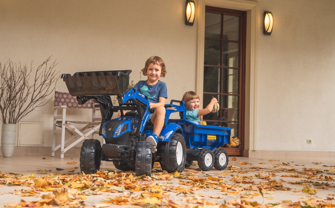 Trettraktor New Holland T8 mit Frontlader, Heckbagger und Maxi- Anhänger