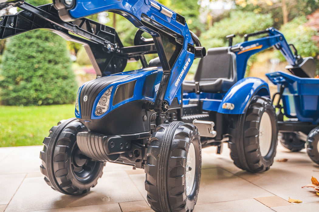 Trettraktor New Holland T8 mit Frontlader, Heckbagger und Maxi- Anhänger