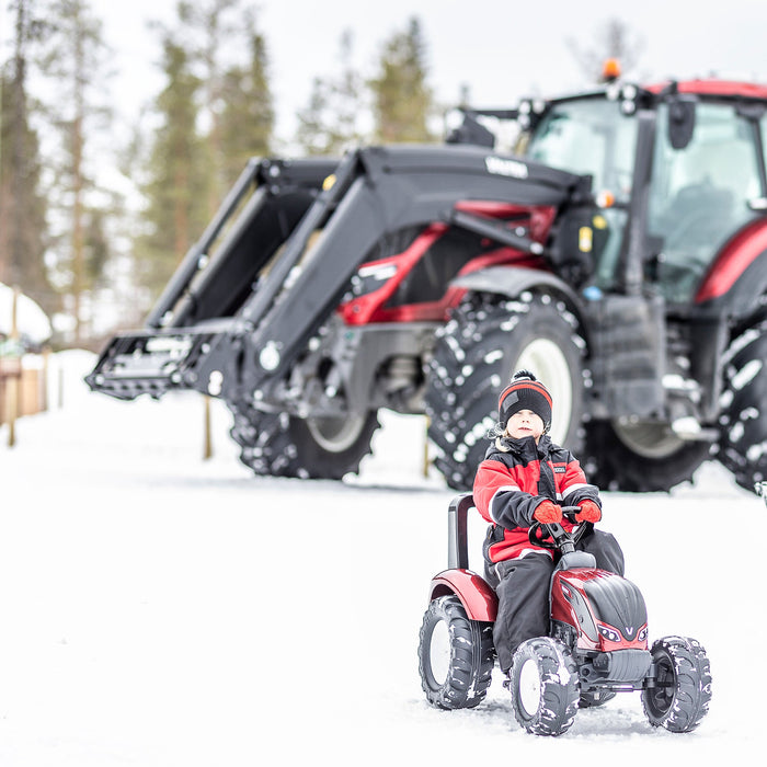 Trettraktor Valtra S4 mit Anhänger