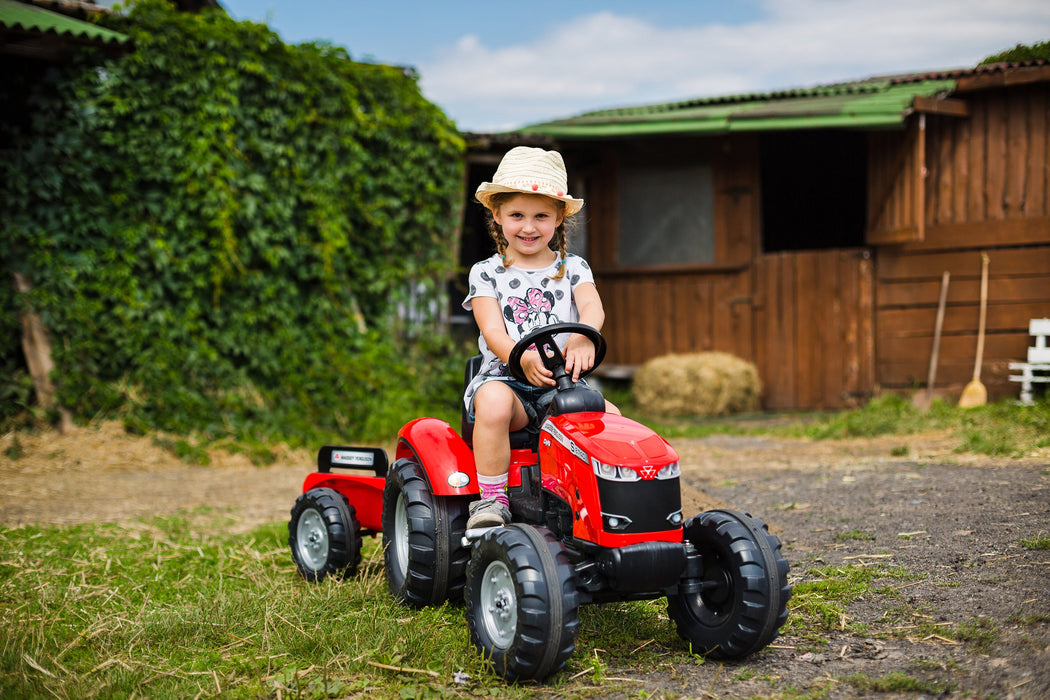 Trettraktor Massey Ferguson S8740 mit Anhänger