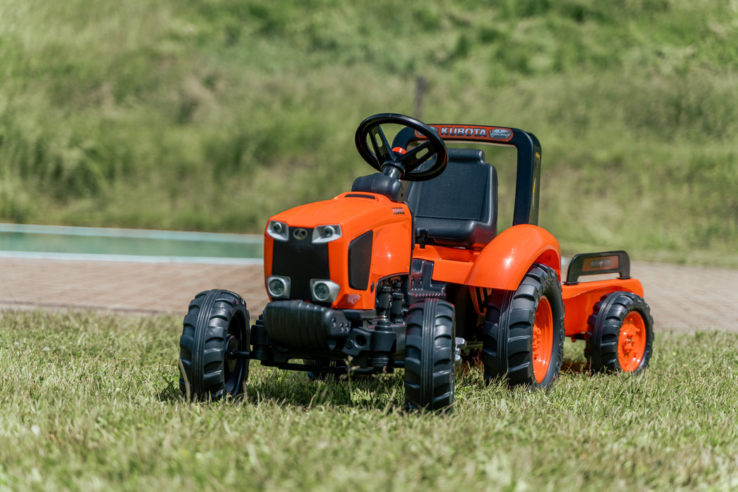 Trettraktor Kubota mit Anhänger